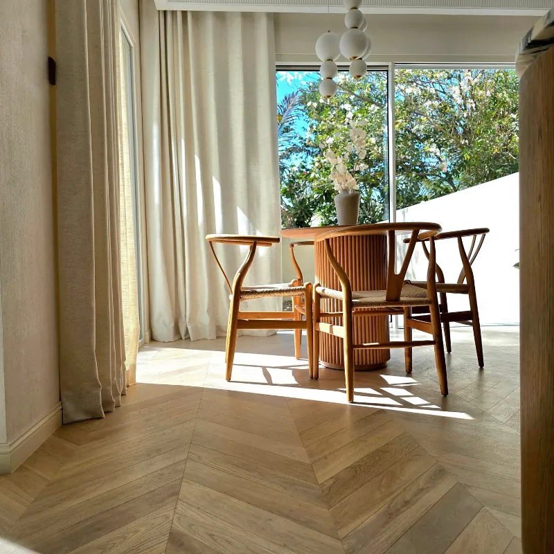 Large-scale Chevron oak flooring in a dinning area